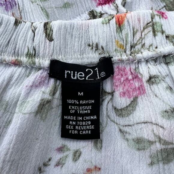 RUE 21 peasant off shoulder white elastic waist, short sleeve top women's M - Picture 3 of 11